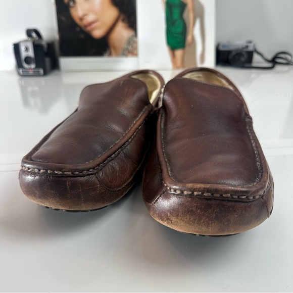 Early 2000s UGG Men’s Leather Slippers | Shearling · Comfortcore Cozy House Shoe - Picture 2 of 11